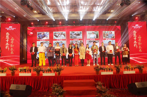 milan米兰唐菲平总经理与优秀员工合影